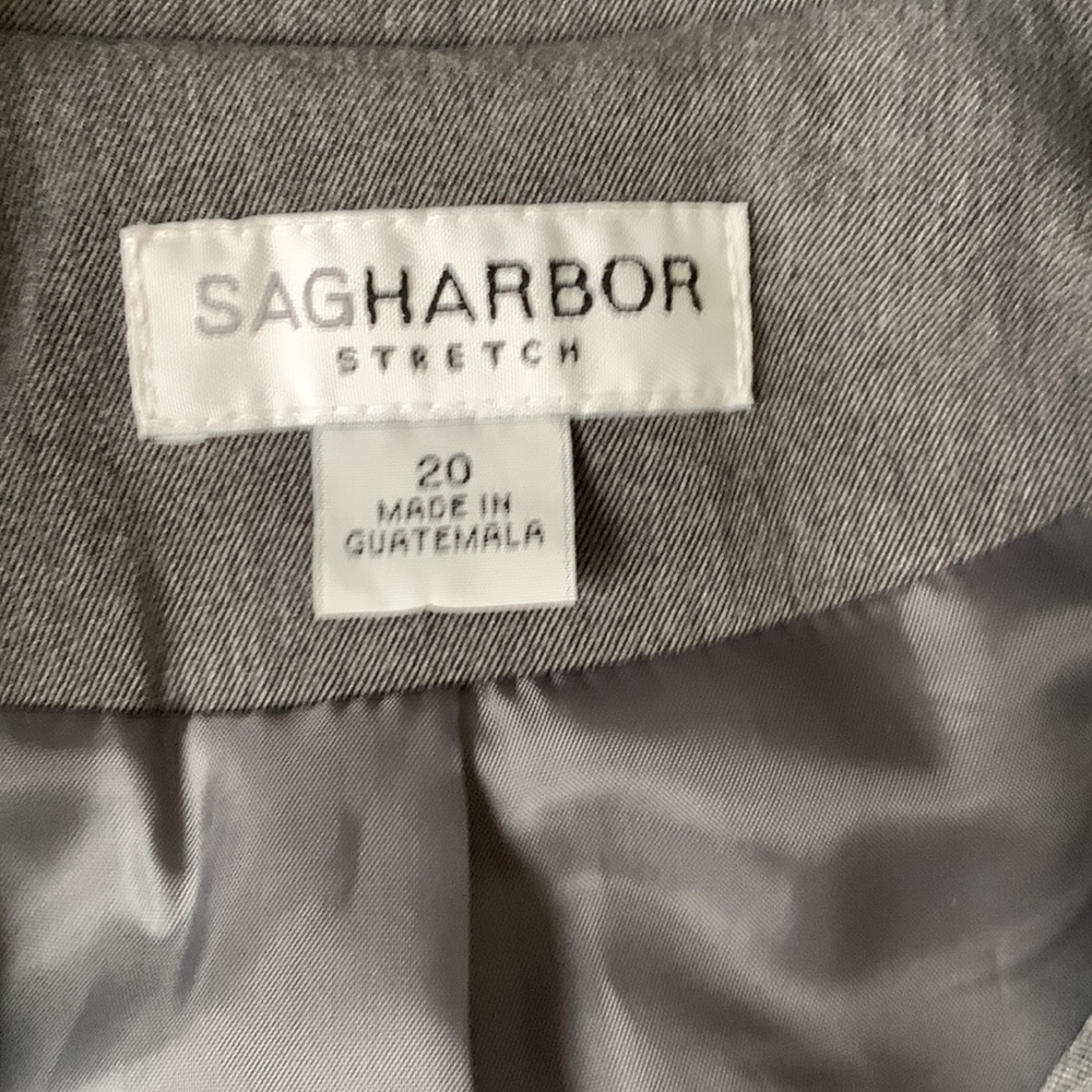 Sag Harbor stretch silver blazer, size 20 - Picture 3 of 9
